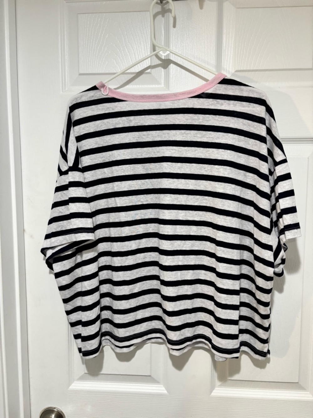 OLD NAVY Striped Navy and Heather Gray Linen Blend Crop Tee with Pink Trim - Picture 3 of 6